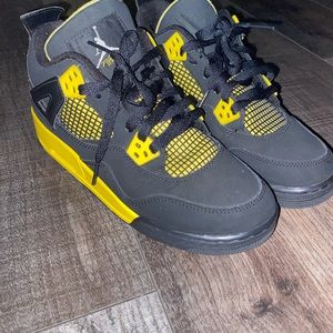 - air jordan 4 retro thunder womens size 8, mens size 6.5, youth size 6.5!